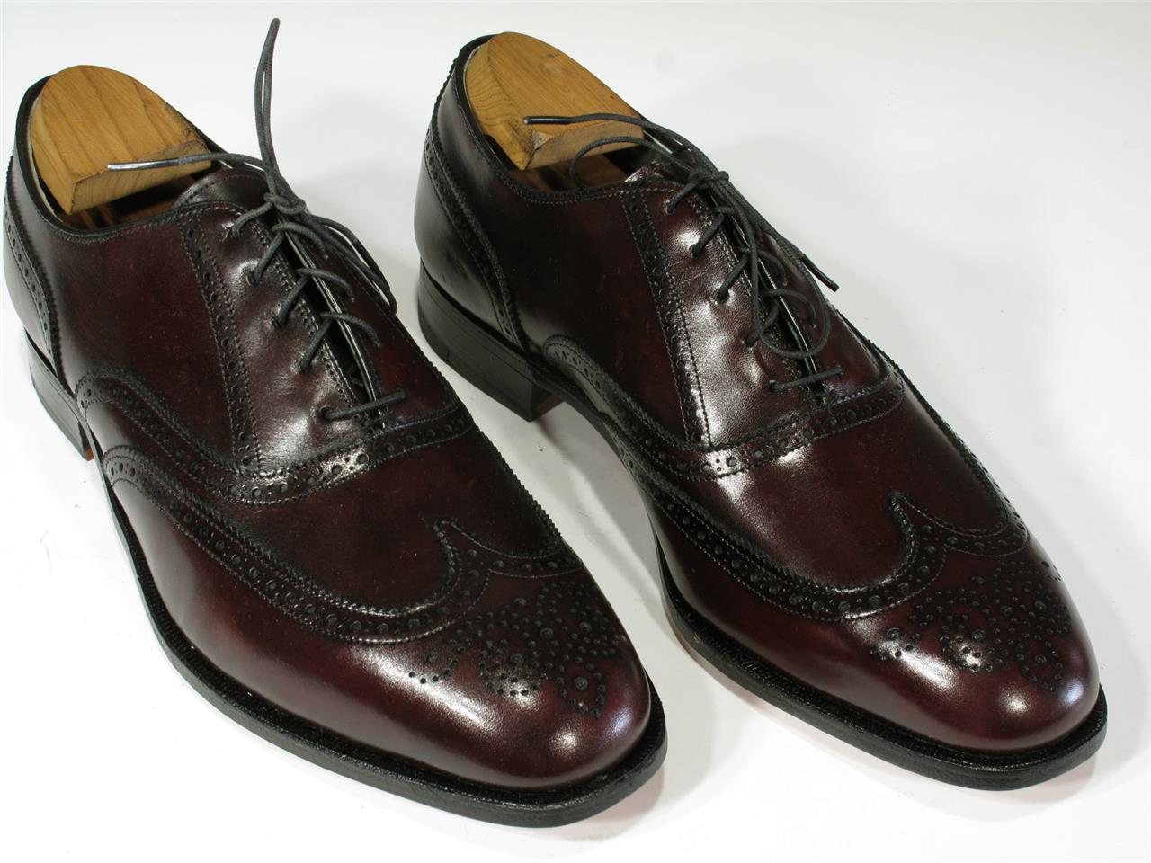 Mens burgundy wingtip dress shoes