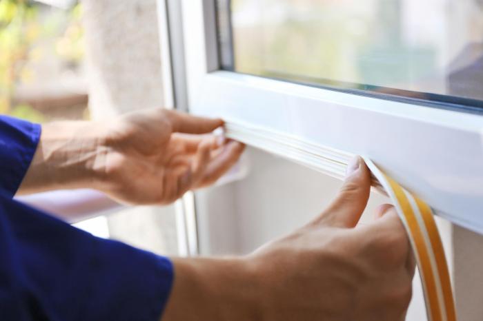 How to decorate bathroom window seal